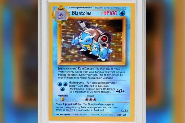 Carta Pokémon de Blastoise holografico.
