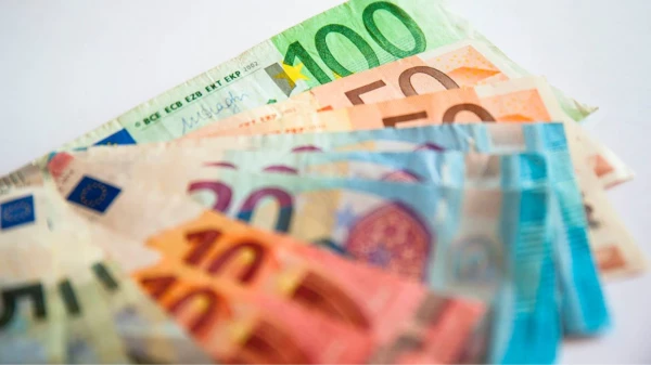 El Gobierno prevé aprobar la nueva ayuda de 300 euros