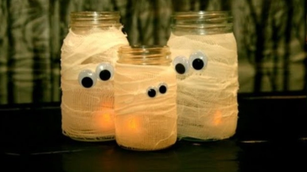 Tarros de momia para poner velas. 