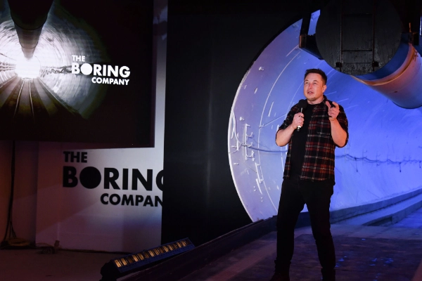 Elon Musk en una presentación de The Boring Company